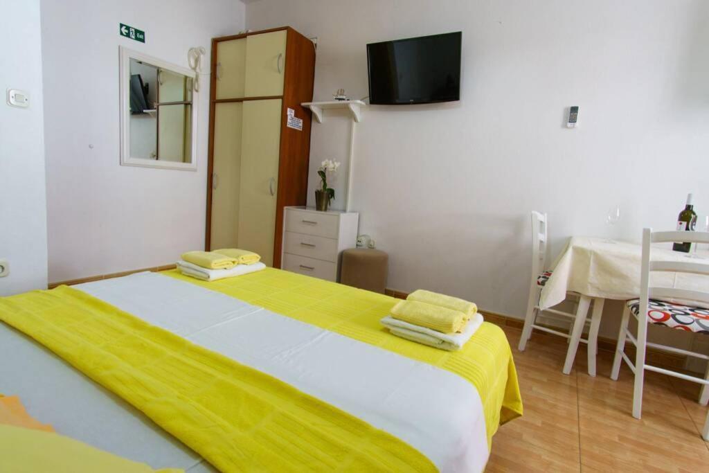Lovely Studio Apartment For 2 Free Private Parking Makarska Exterior foto