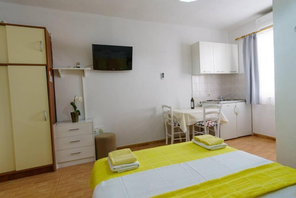 Lovely Studio Apartment For 2 Free Private Parking Makarska Exterior foto